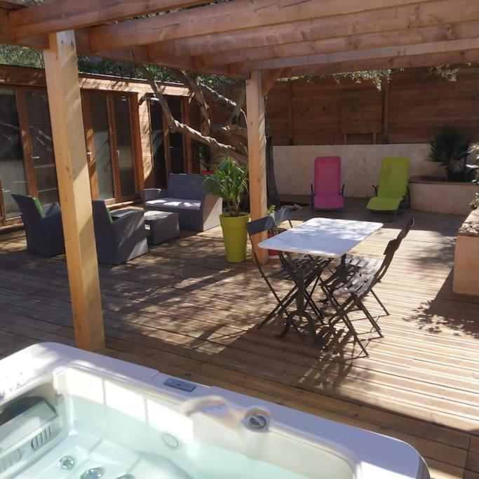 Apartamento Studio Jacuzzi Prive A 8 Min A Pied De La Plage La Ciotat Exterior foto